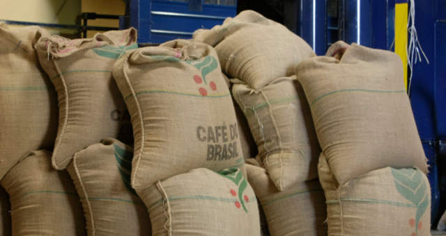 O presidente do Cecafé destacou, ainda, a perspectiva de ampliação de mercados. “A China é um consumidor de 4,5 milhões de sacas de café. O Brasil pode ser um grande parceiro nesse mercado também”, afirmou