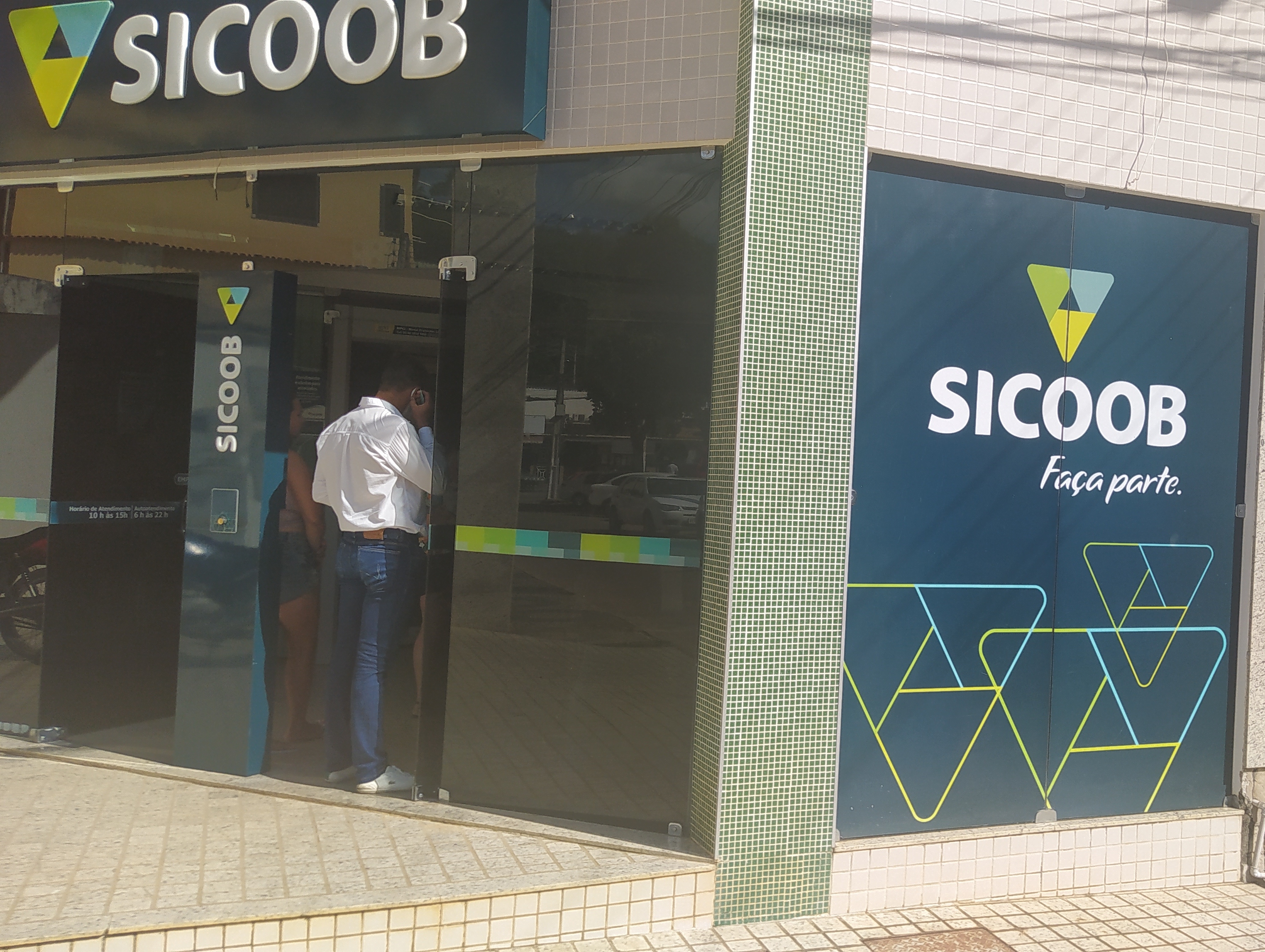 Sicoob ES apoia seus cooperados durante a crise e amplia suas atividades