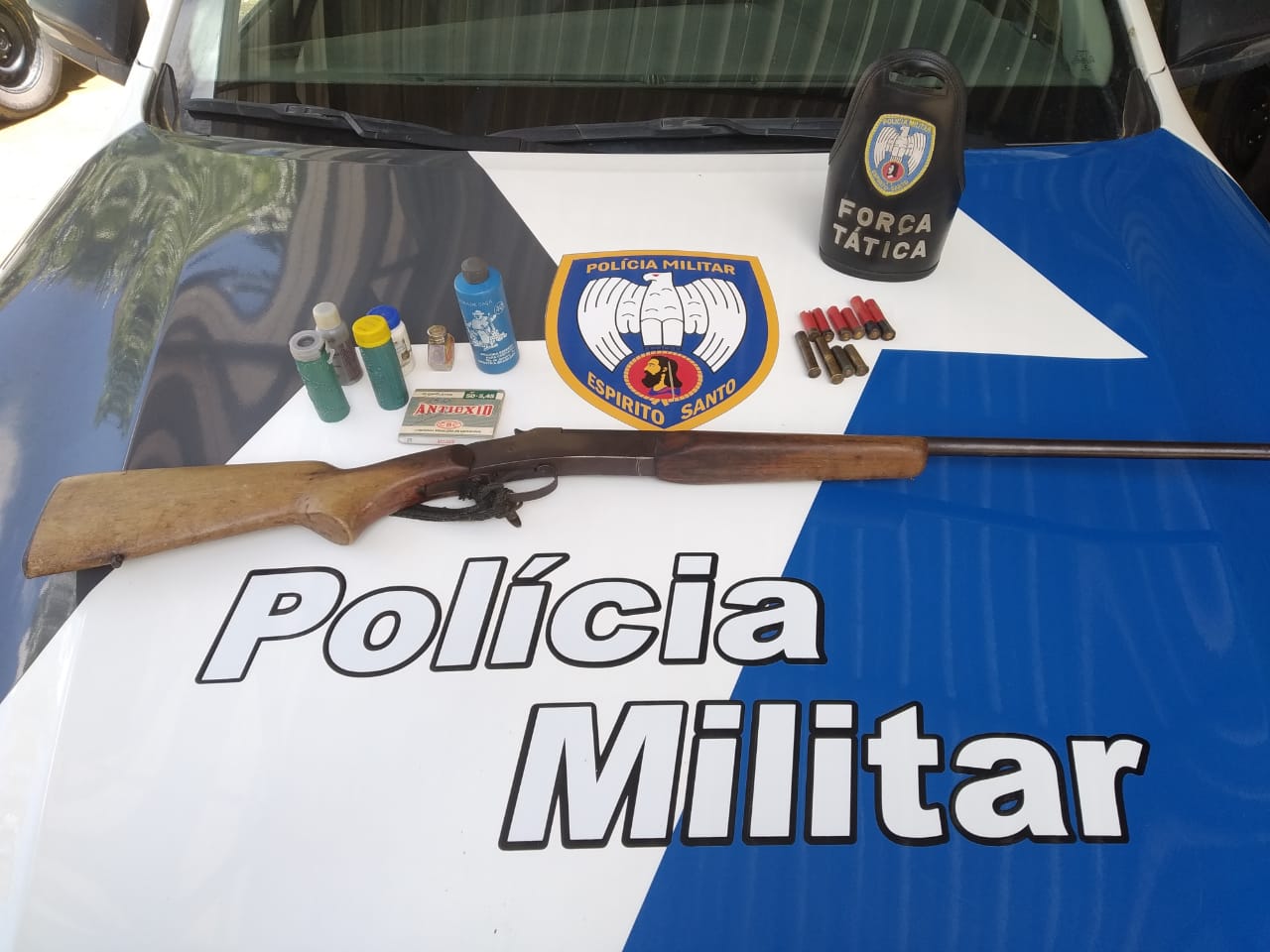 Policiais do 11º BPM apreendem arma e munições em Águia Branca