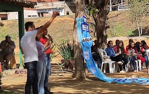 Ação contou com a participação de alunos, professores e autoridades municipais