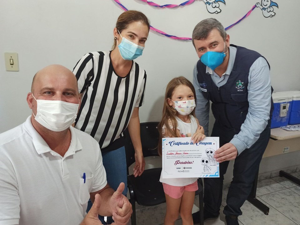 Nésio Fernandes fez um apelo para que os pais e mães levassem seus filhos para serem imunizados