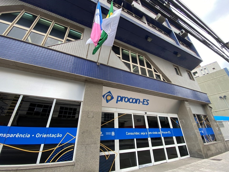 Em relação às empresas líderes de atendimento no Procon-ES, no ano de 2021, em primeiro lugar no ranking está a Telefônica Vivo (1.587)