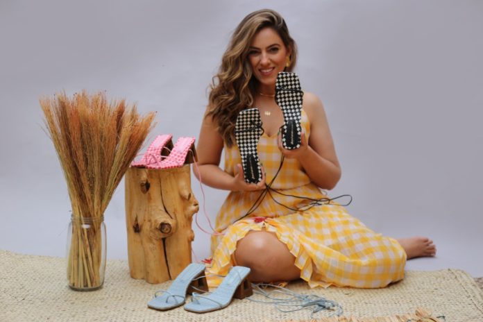 A Dani Ferrari Brand vem ditando moda nos pés das mulheres modernas e que curtem a praticidade, estando além do Espírito Santo, Minas Gerais e Rio Grande do Norte
