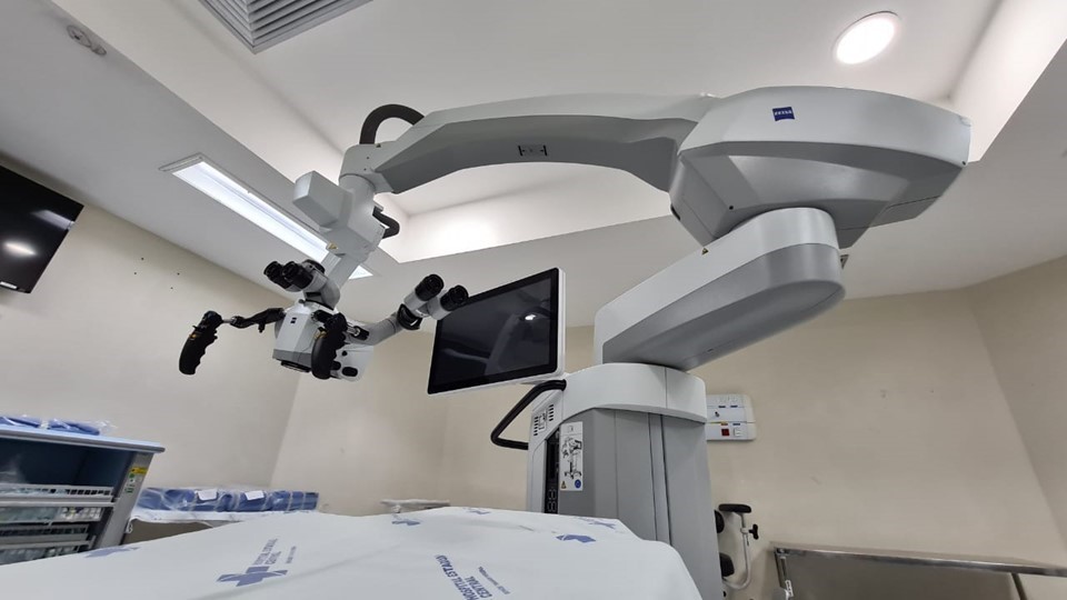 Hospital Estadual Central recebe microscópio com tecnologia de imagem 4K