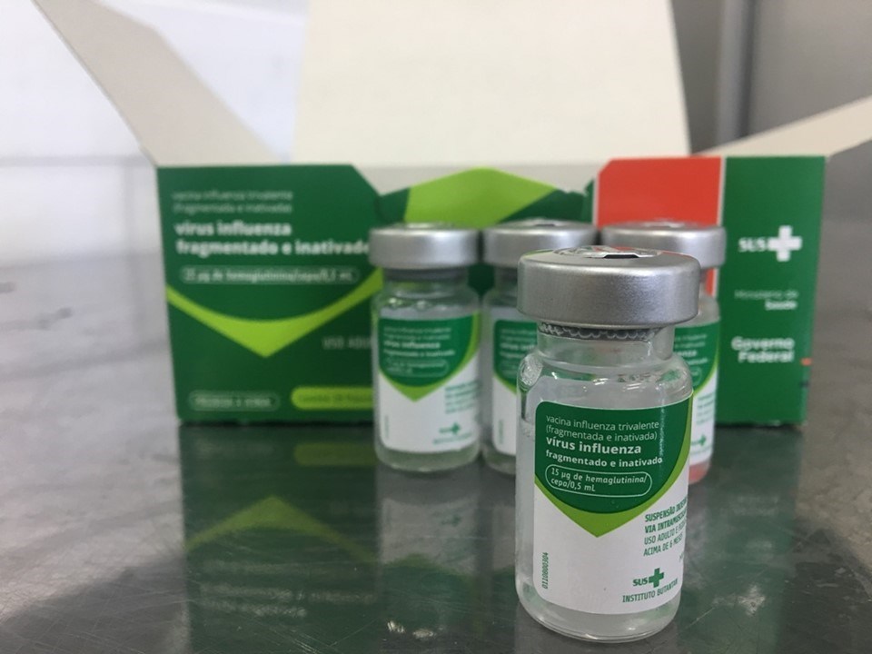 A vacina está disponível para toda a população com mais de seis meses de idade