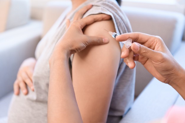 Estado suspende vacinação de gestantes com doses da AstraZeneca/Fiocruz