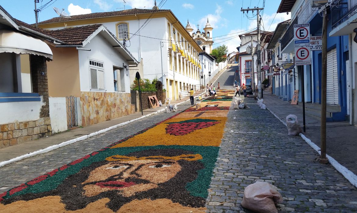 Na maior parte das localidades, eventos com potencial de provocar aglomerações estão proibidos